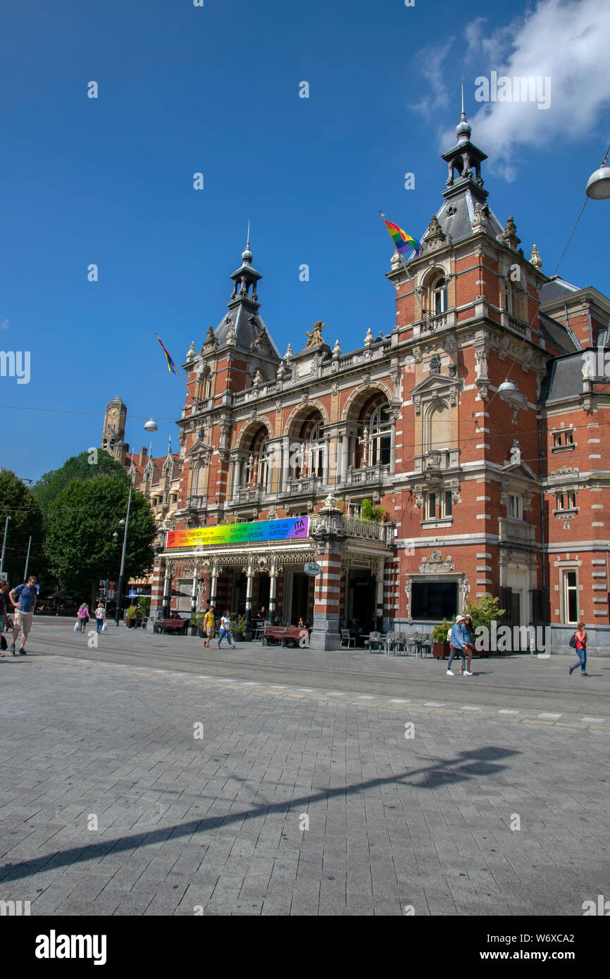 L'extérieur de l'immeuble au Stadsschouwburg Amsterdam The Netherlands 2019 Au cours de la Gay Pride Banque D'Images