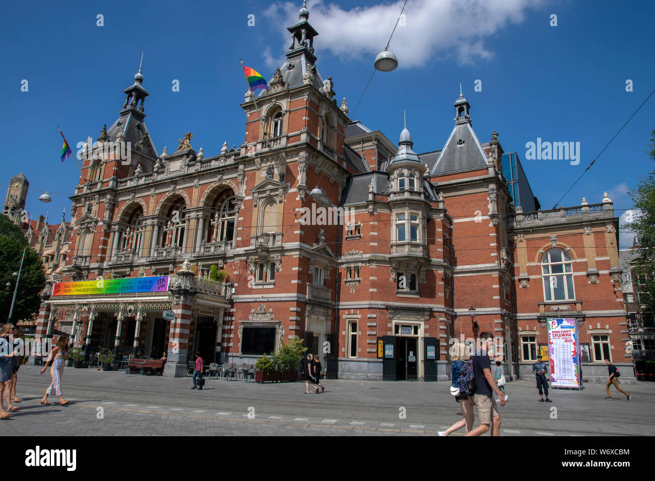 L'extérieur de l'immeuble au Stadsschouwburg Amsterdam The Netherlands 2019 Au cours de la Gay Pride Banque D'Images