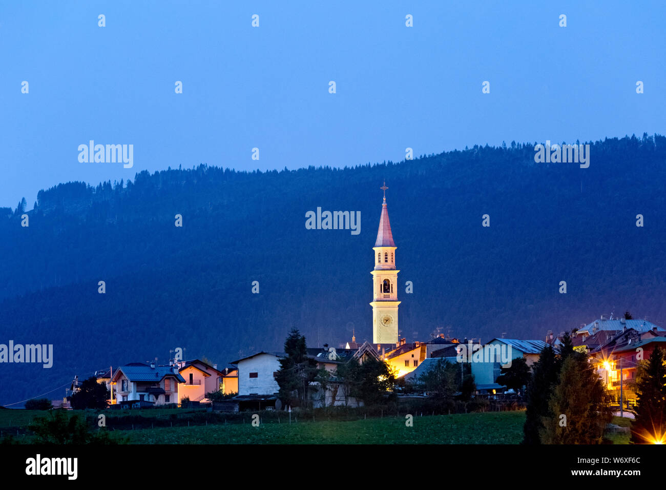 Camporovere est l'un des six villages de la municipalité de Roana. Plateau d'Asiago, province de Vicenza, Vénétie, Italie, Europe. Banque D'Images