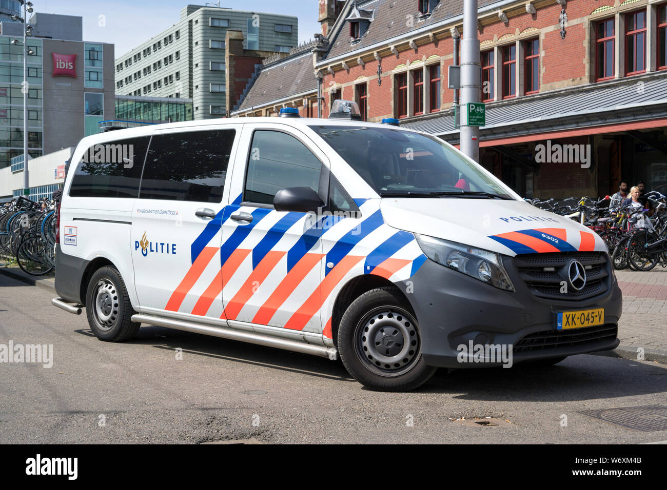 La police néerlandaise Mercedes-Benz Vito Banque D'Images
