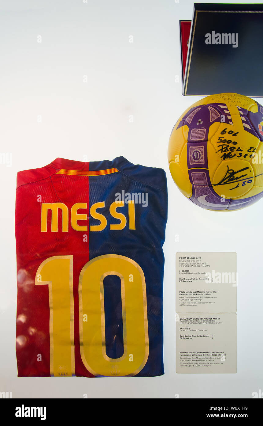 T-shirt de Lionel Messi avec le numéro 10 dans le musée du FC Barcelone dans le stade Camp Nou. Barcelone, juin 2014. Banque D'Images