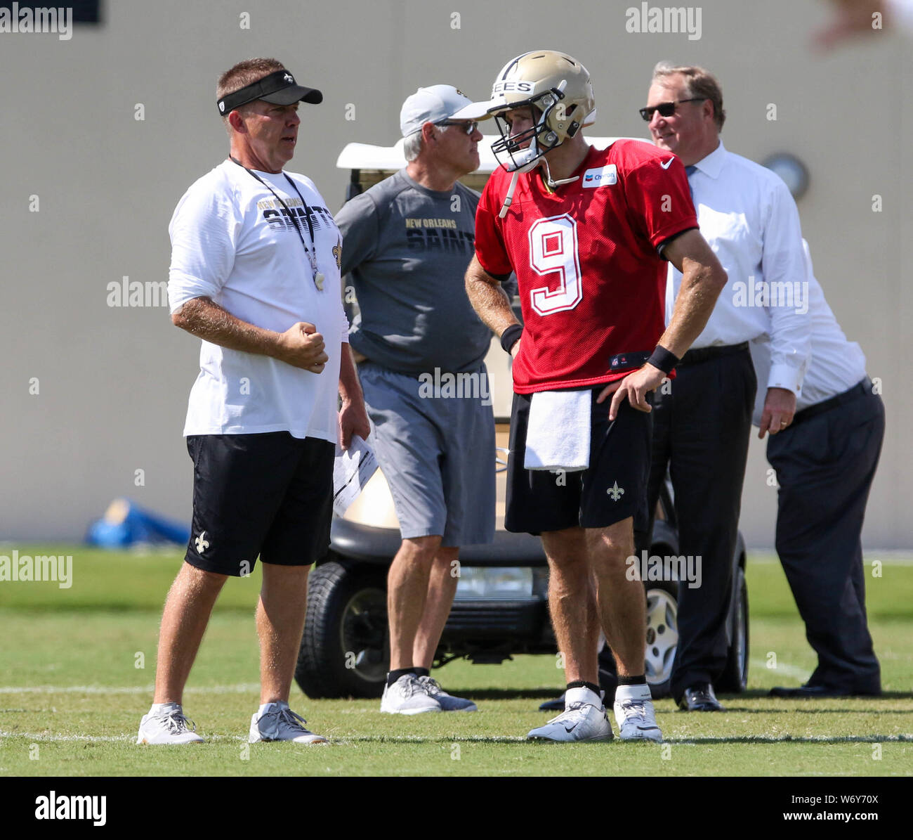 1 août 2019 : New Orleans Saints l'entraîneur-chef Sean Payton et quart partant Drew Brees (9) parler entre à l'exercices d'Ochsner Sport Performance Centre de Metairie, LA. Jonathan Mailhes/CSM. Banque D'Images