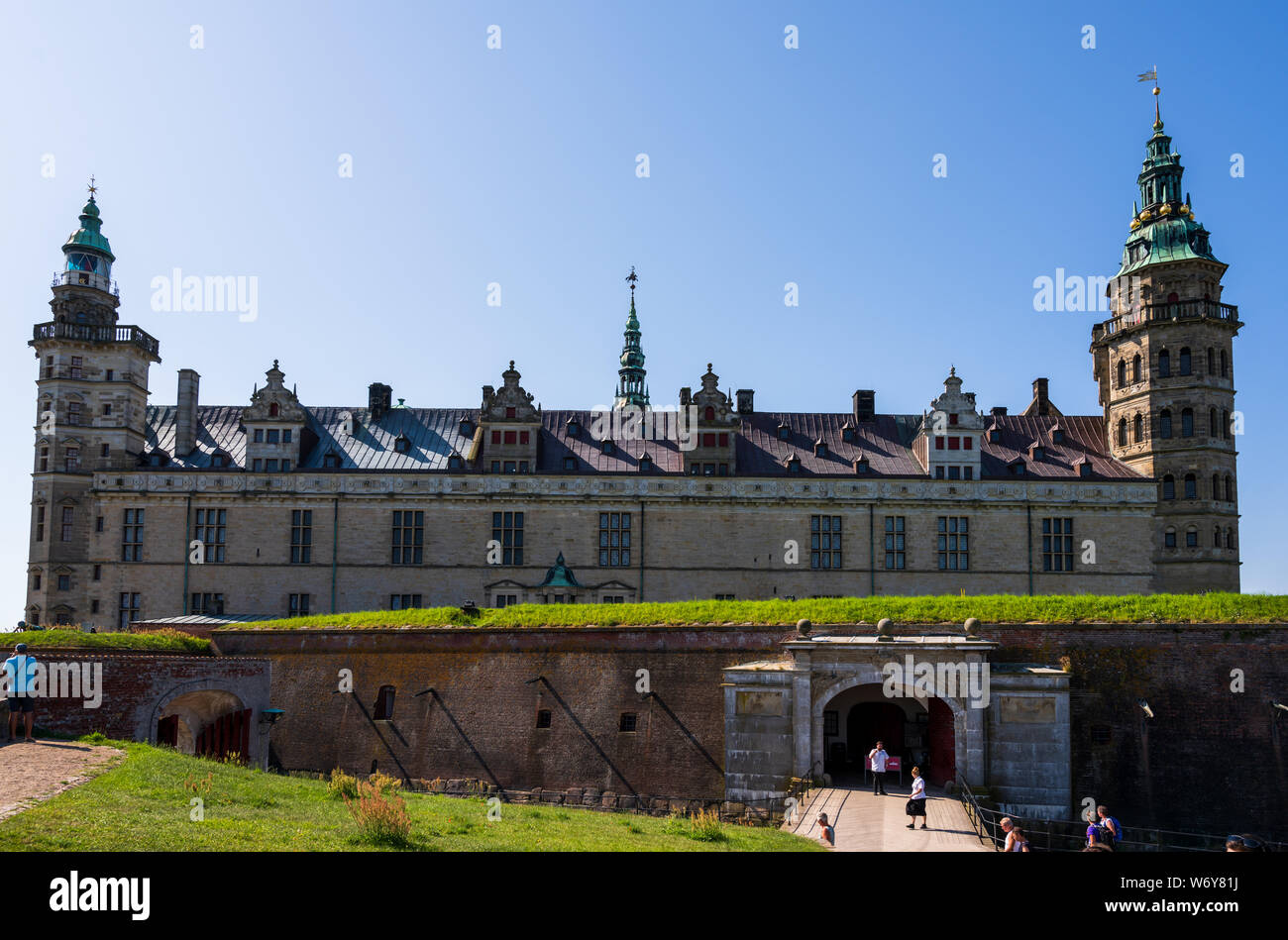 Kronborg, Danemark -- le 26 juillet 2019. Photo grand angle du château de Kronborg au Danemark que Shakespeare utilisé comme cadre d'Hamlet. Banque D'Images