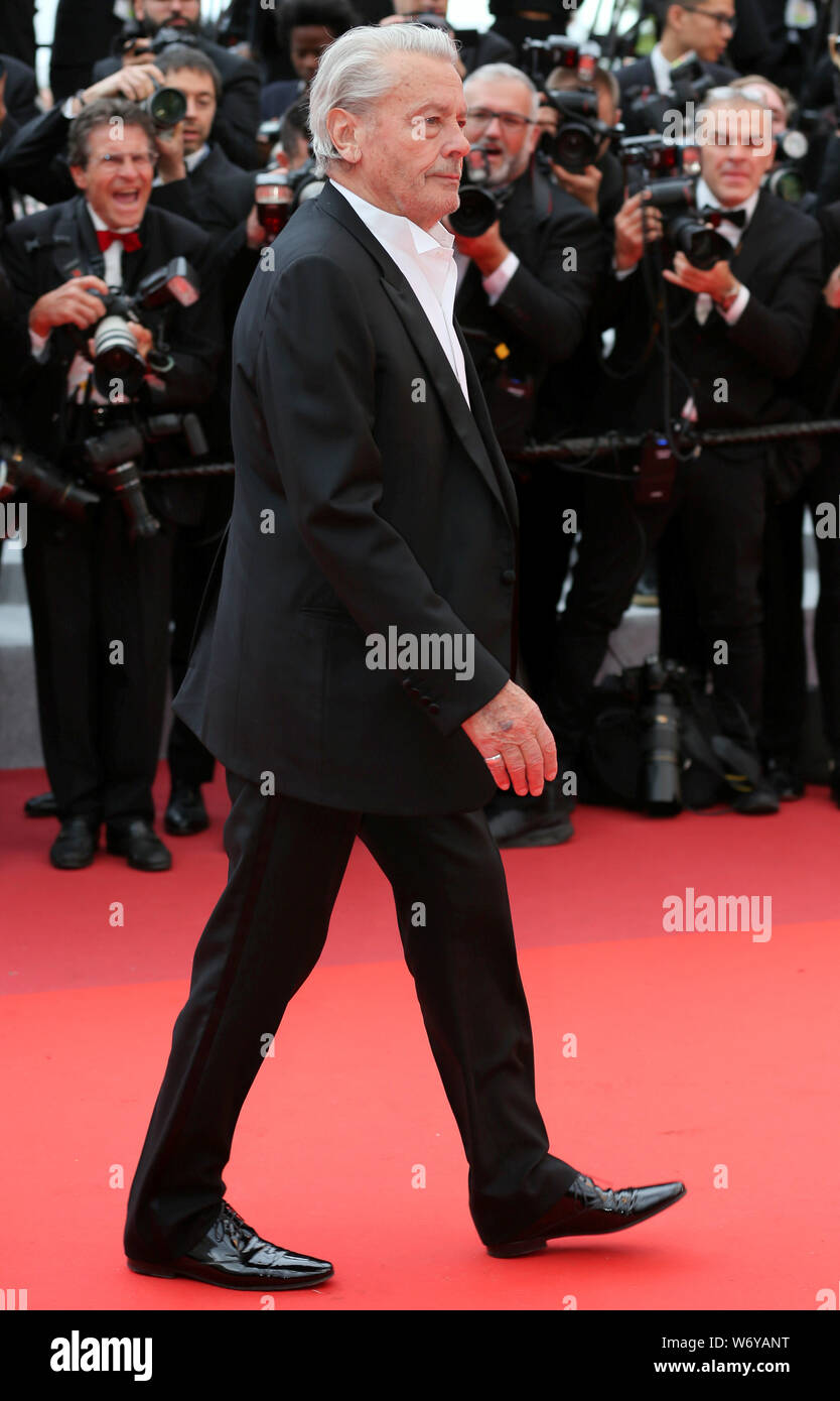 CANNES, FRANCE - 19 MAI : Alain Delon participe à une vie cachée le dépistage au cours de la 72e Festival de Cannes (Mickael Chavet) Banque D'Images