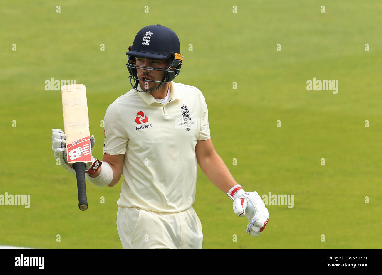 Birmingham, UK. 06Th Aug 2019. Rory Burns de l'Angleterre marche off après leur licenciement au cours de la 3e journée de la 1ère Cendres Specsavers test match, au terrain de cricket d'Edgbaston, Birmingham, UK Crédit : España/Alamy Live News Banque D'Images