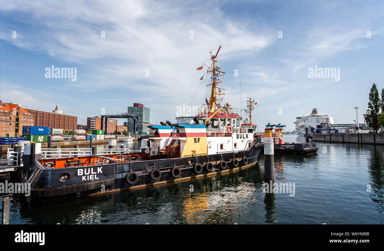 Le remorqueur amarré dans 'Bulk' Fjord de Kiel, près du pont de la corne à Kiel, Allemagne, le 25 juillet 2019 Banque D'Images
