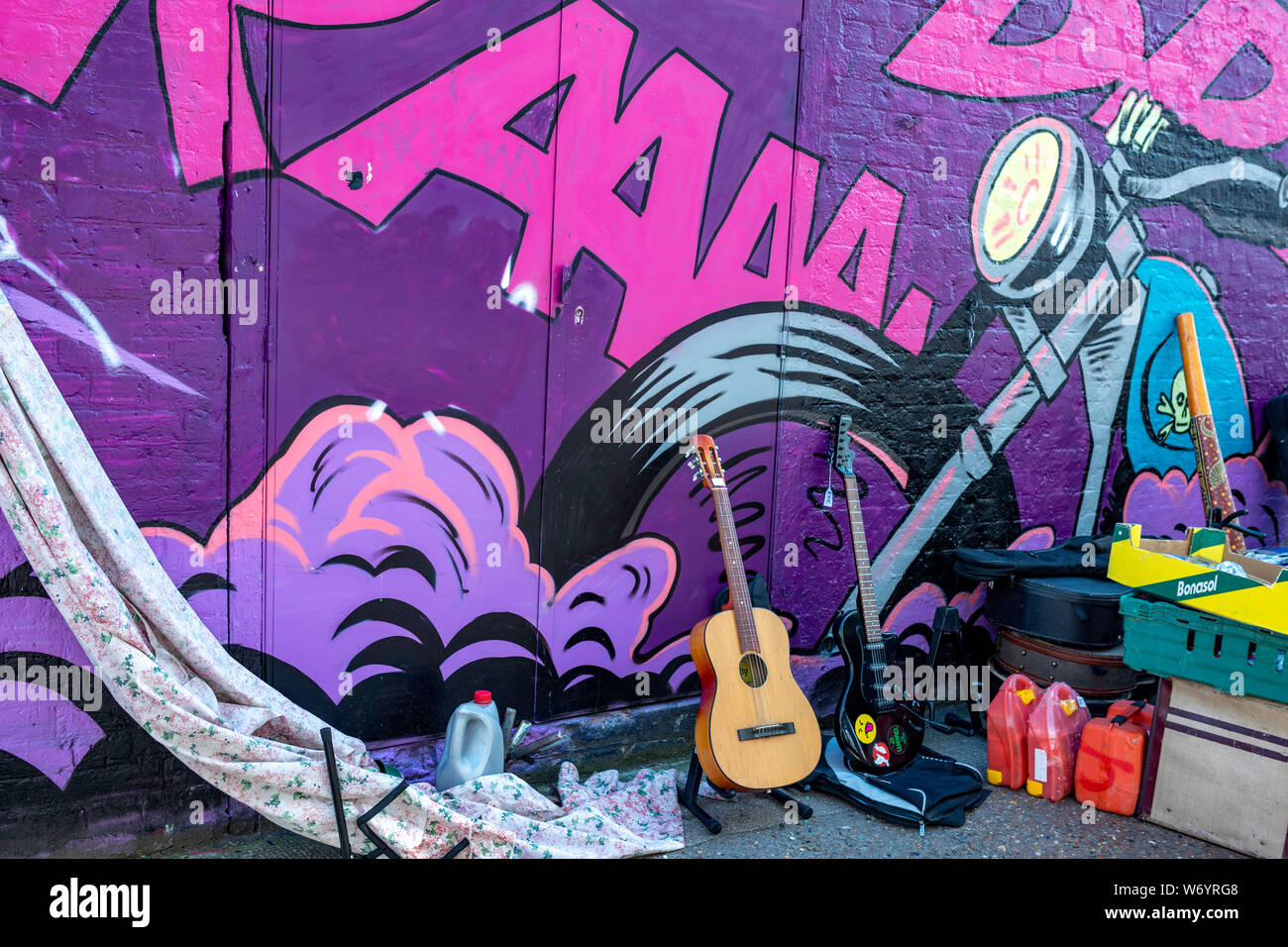 L'Art de rue avec les guitares Banque D'Images