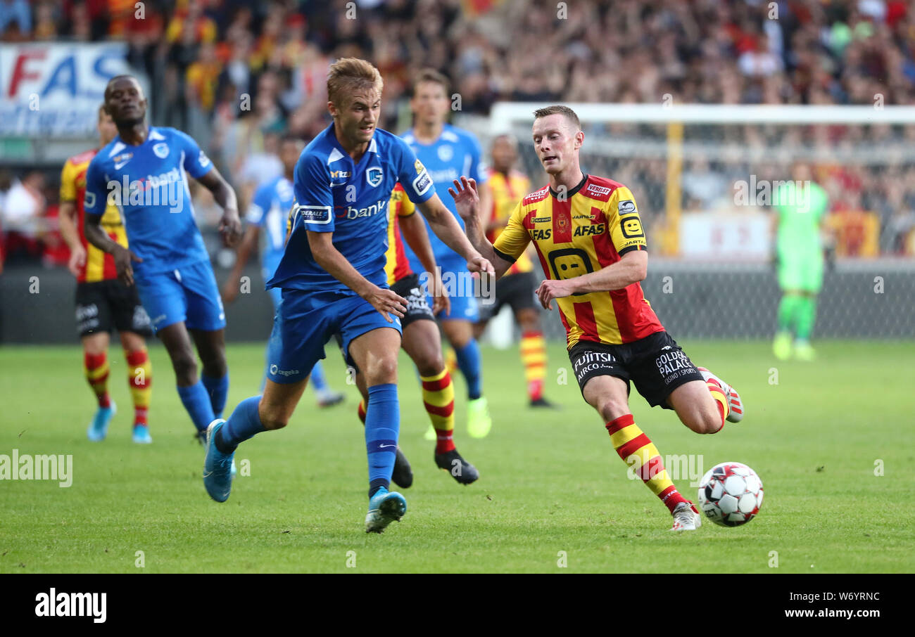 Malines, Belgique - 03 août : Benjamin Nygren du KRC Genk et Rob Schoofs de KV Mechelen lutte pour le ballon au cours de la Jupiler Pro League match day 2 entre le FC Malines et KRC Genk, 03 août 2019 à Malines, Belgique. (Photo de Vincent Van Doornick : Crédit Photos Pro/Alamy Live News Banque D'Images