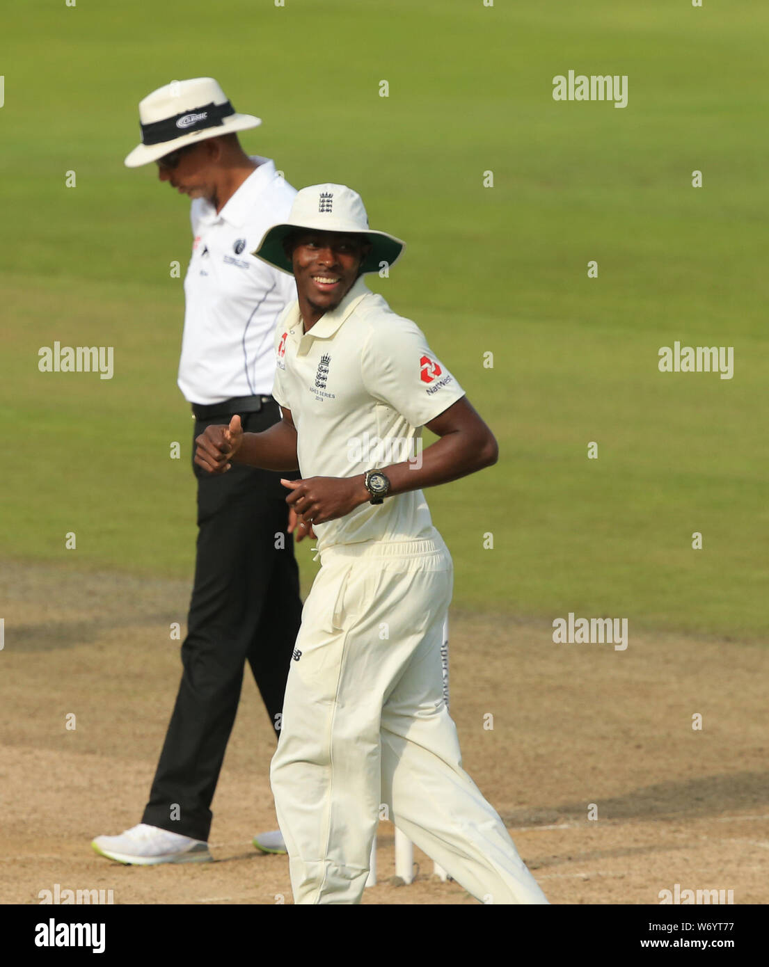 BIRMINGHAM, ANGLETERRE. 03 AOÛT 2019 : Jofra Archer de l'Angleterre sur comme un substitut fielder pendant jour 3 du 1er test match Cendres Specsavers, au terrain de cricket d'Edgbaston, Birmingham, UK Crédit : Cal Sport Media/Alamy Live News Banque D'Images