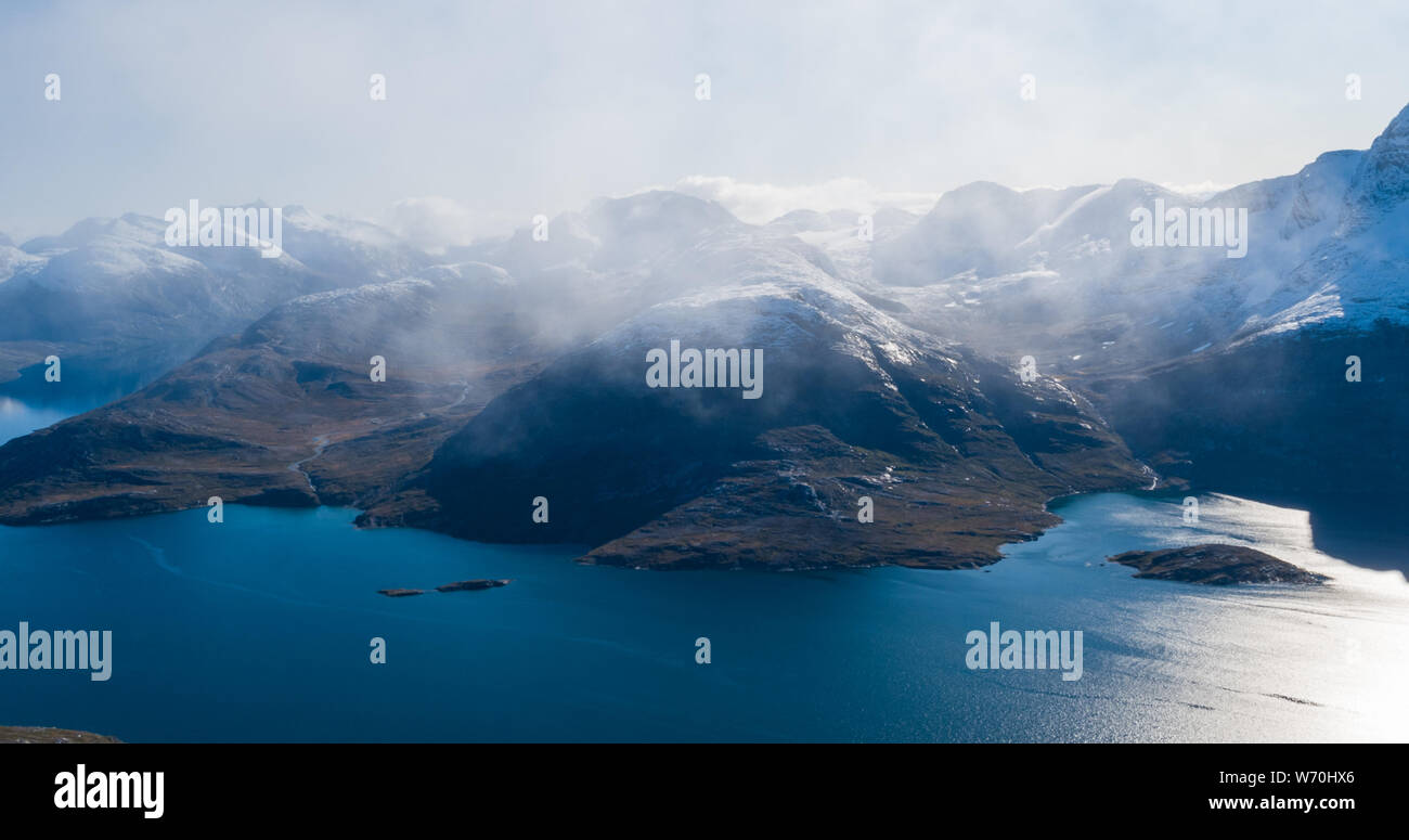 Nature Paysage montagne drone aérien image montrant l'incroyable paysage près du Groenland Nuup Kangerlua de Nuuk vu de fjord Ukkusissat mountain Banque D'Images