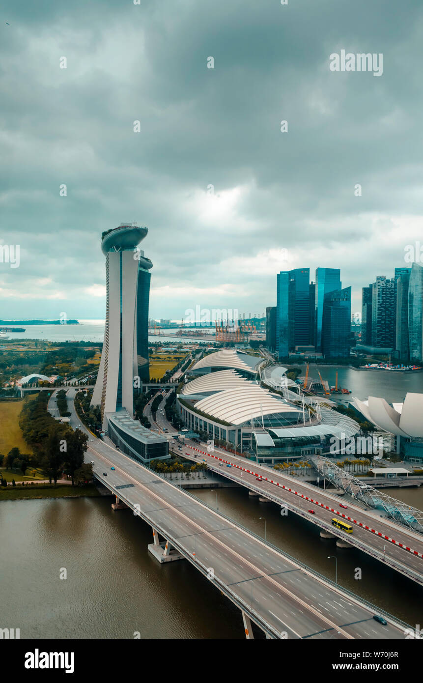 Vue sur le luxueux Marina Bay Sands Hotel depuis Singapore Flyer, Marina Bay, Singapour. Banque D'Images