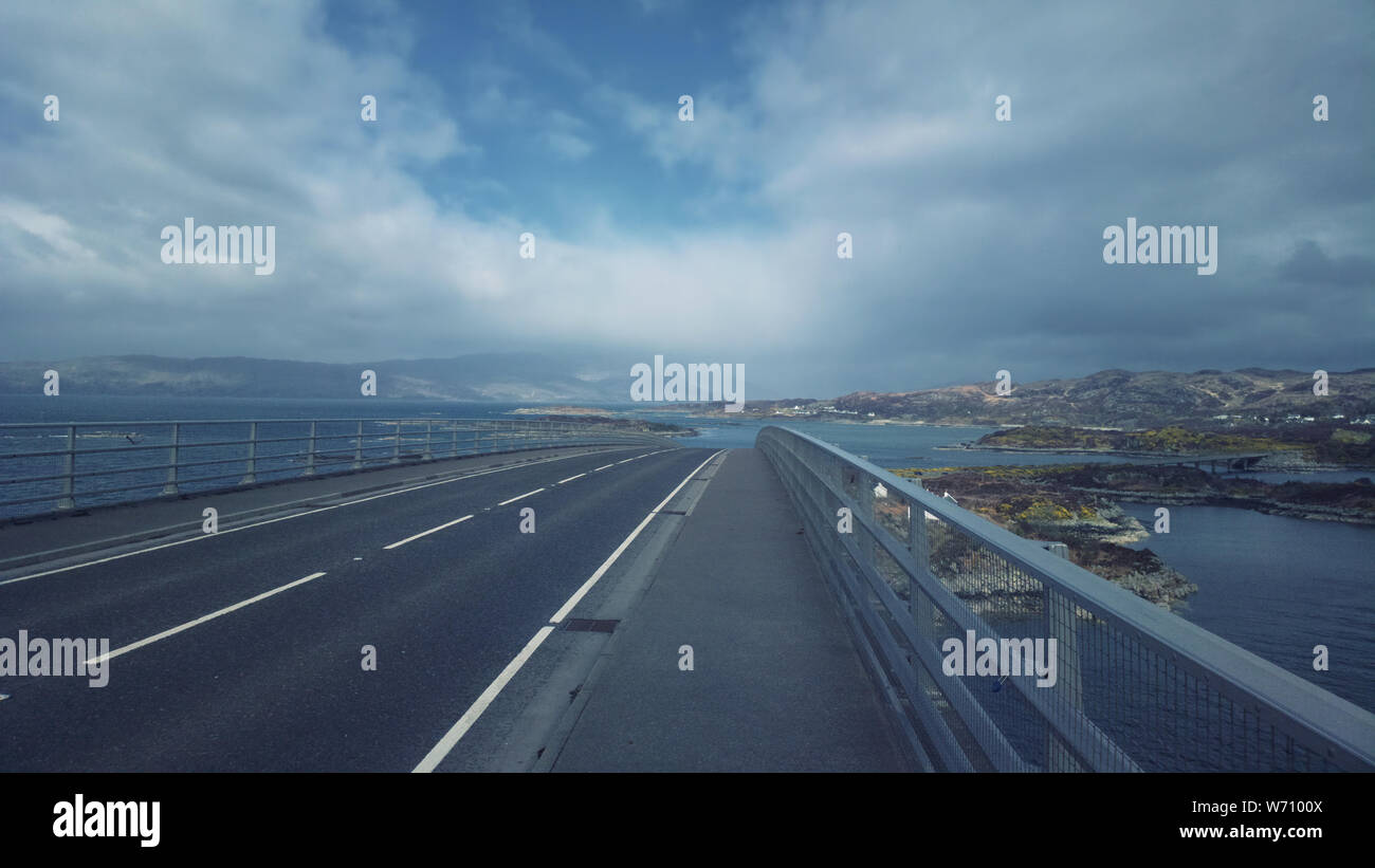 Vue de Skye Road Bridge, Ecosse Banque D'Images