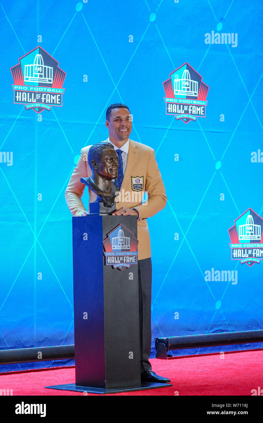 Canton, Ohio, USA. 3 août 2019. Tony Gonzalez au cours de la Pro Football Hall of Fame Enshrinement de Canton, OH. Jason Pohuski/CSM Crédit : Cal Sport Media/Alamy Live News Banque D'Images