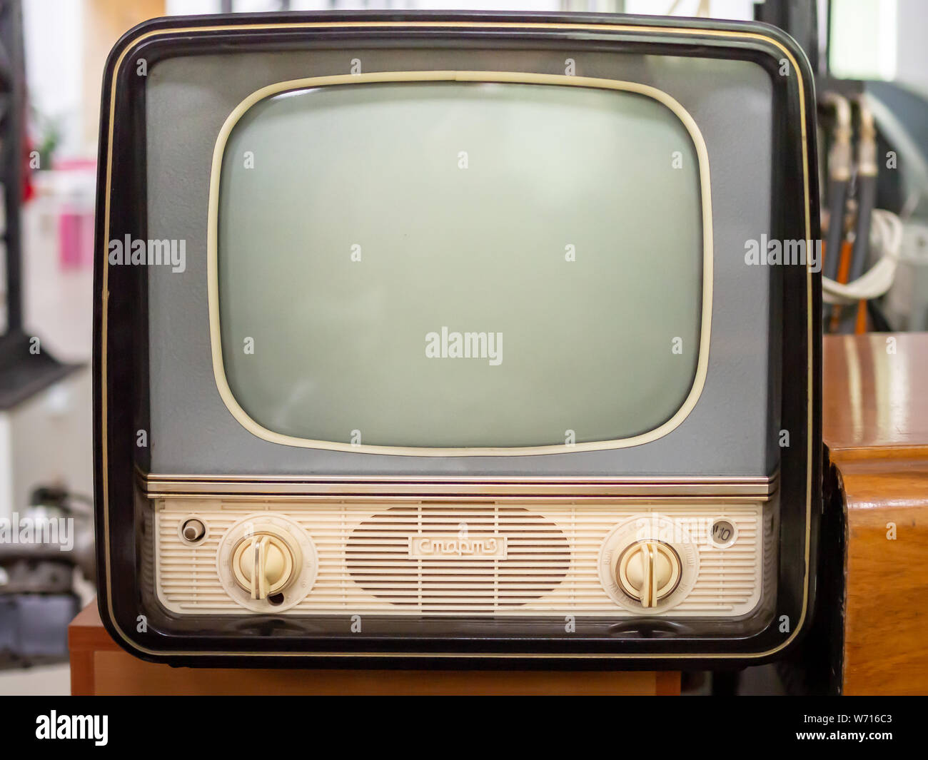 KIEV, UKRAINE - 23 juillet, 2019 : 1959 Vintage téléviseur soviétique "Старт-3' (Start-3) dans le Musée Polytechnique Nationale ukrainienne à l'Université Technique Banque D'Images KIEV, UKRAINE - 23 juillet, 2019 : 1959 Vintage téléviseur soviétique "Старт-3' (Start-3) dans le Musée Polytechnique Nationale ukrainienne à l'Université Technique Banque D'Images