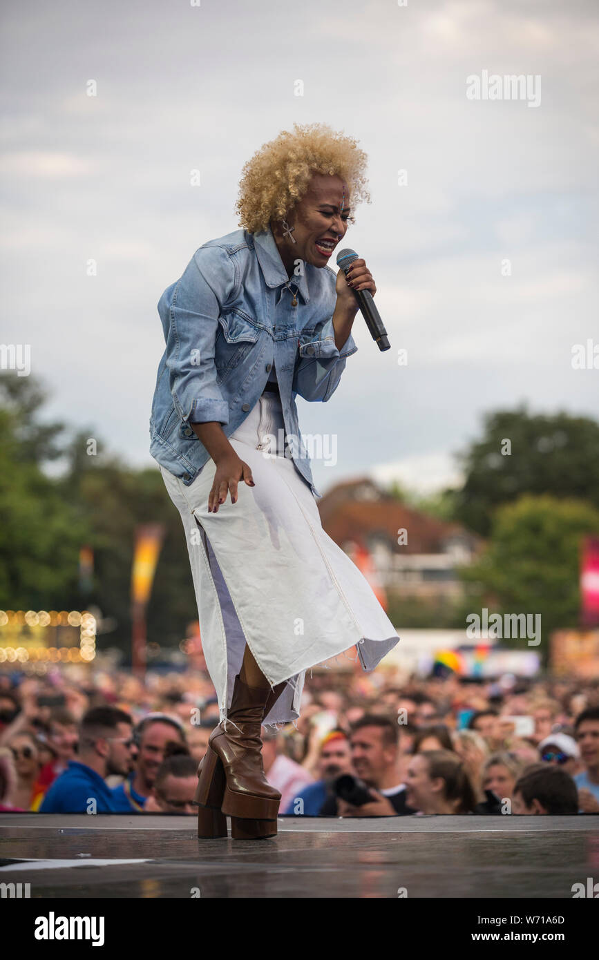 Brighton, UK. 3 août 2019. Quatre fois Brit Award Winner Emeli Sandé apparaît comme un invité spécial à Brighton Pride, avant Kylie. global The UK's biggest fierté événement cette année commémore le 50e anniversaire de la révolte de Stonewall Inn qui a enflammé le premier mouvement de fierté. Credit : Francesca Moore/Alamy Live News Banque D'Images