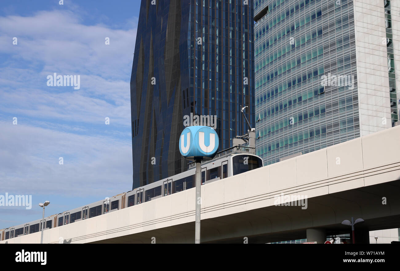 Un moderne train métro ligne U1 Uno City Vienna Autriche Banque D'Images