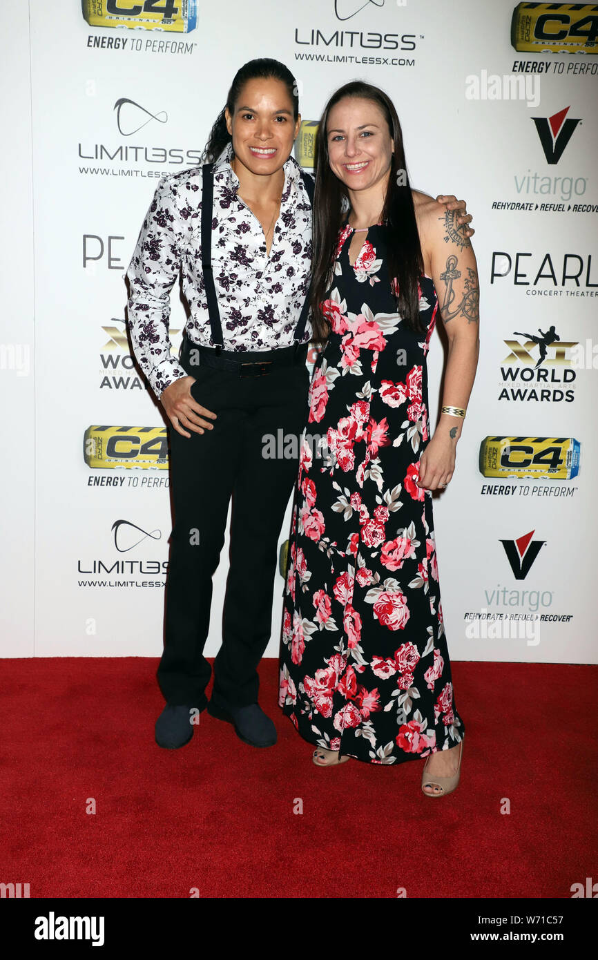 11e Assemblée mondiale de Mixed Martial Arts Awards 2019, tenue dans la grande salle de bal du Palms Casino Resort à Las Vegas, Nevada. Avec : Amanda Nunes, Nina Ansaroff Où : Las Vegas, Nevada, United States Quand : 03 Oct 2019/WENN.com DJDM Crédit : Banque D'Images