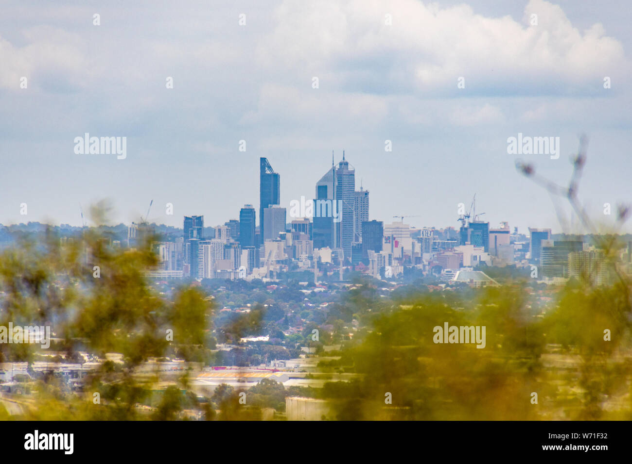 Toits de Perth vu de John Forrest National Park en Australie Banque D'Images