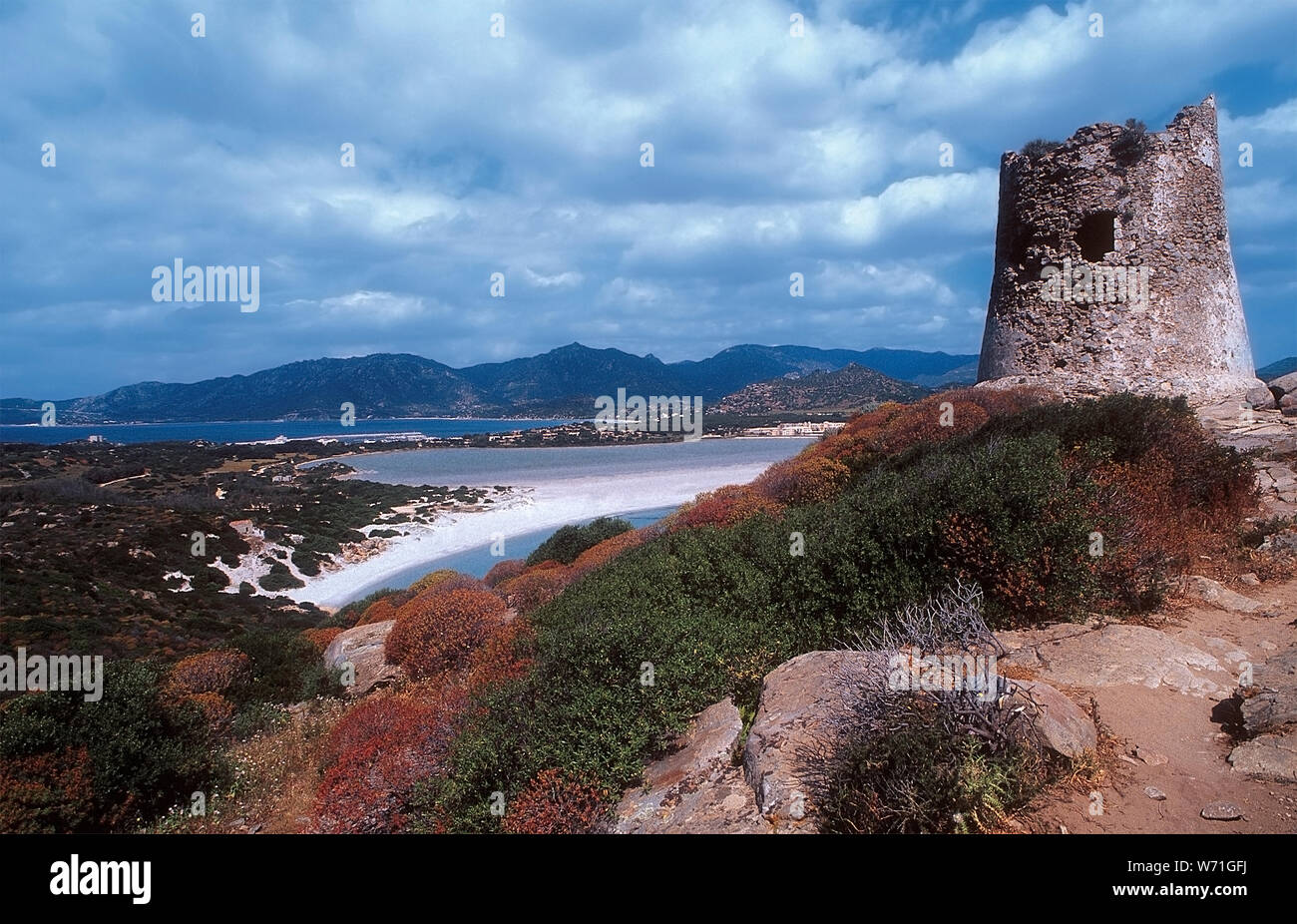 Italie Sardaigne zone protégée de Capo Carbonara Villasimius - Porto Giunco Tower et plage Banque D'Images