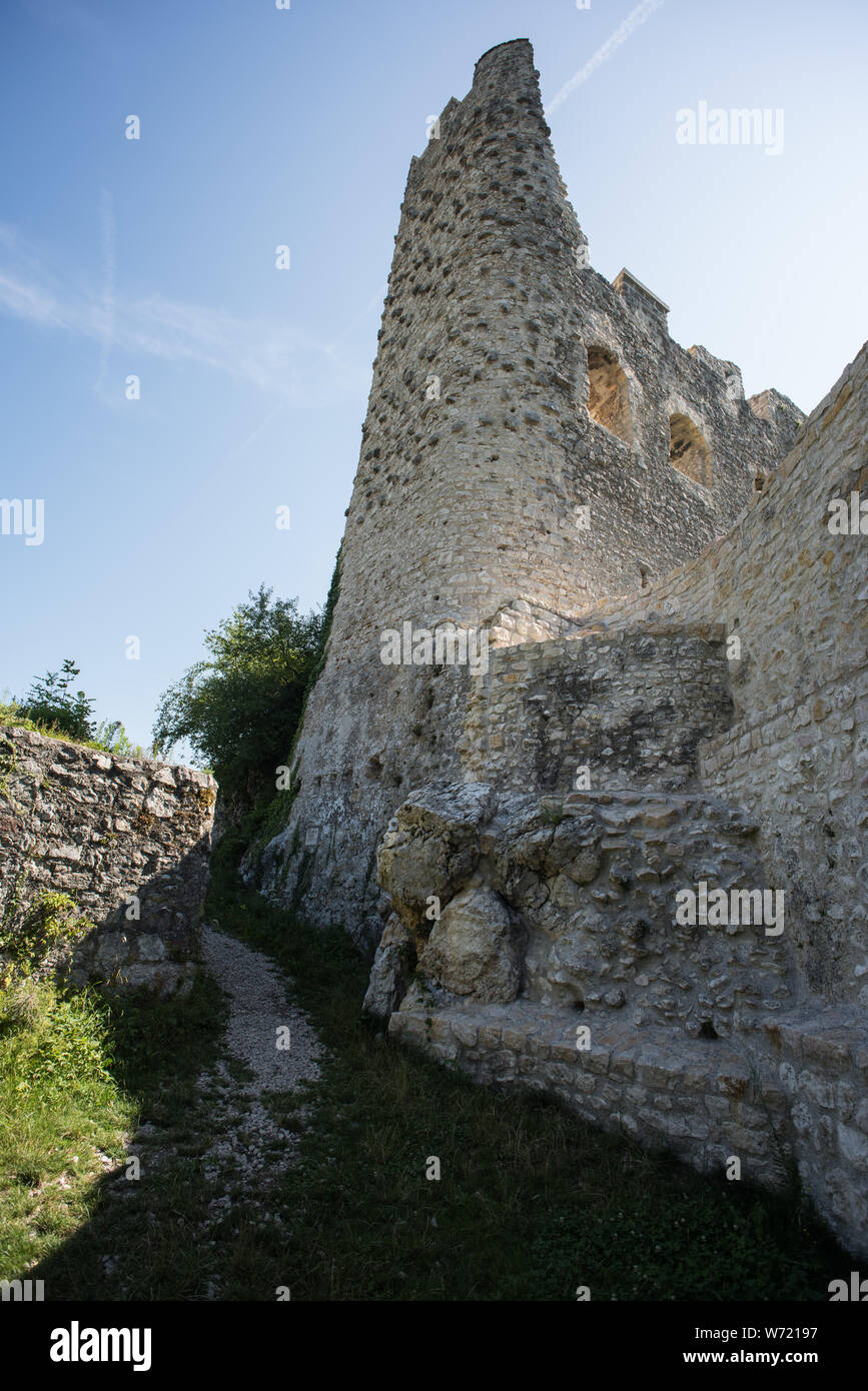 Ruine pfeffingen Banque de photographies et d’images à haute résolution ...