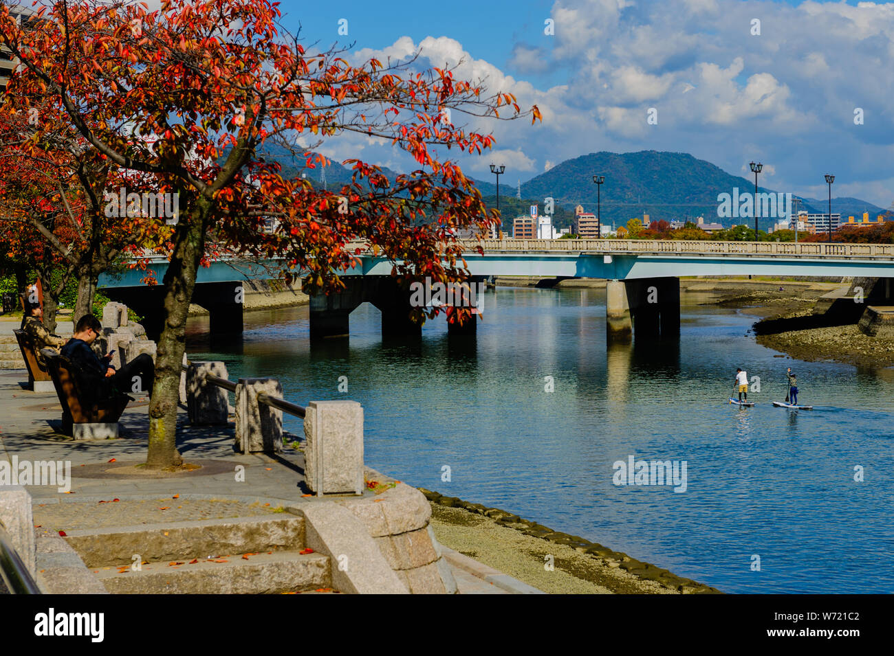 Toucher visite de Hiroshima Peace Park bien sjows tragédie des victimes ont subi d'armes nucléaires (Hibakusaha), Japon Novembre 2018 Banque D'Images