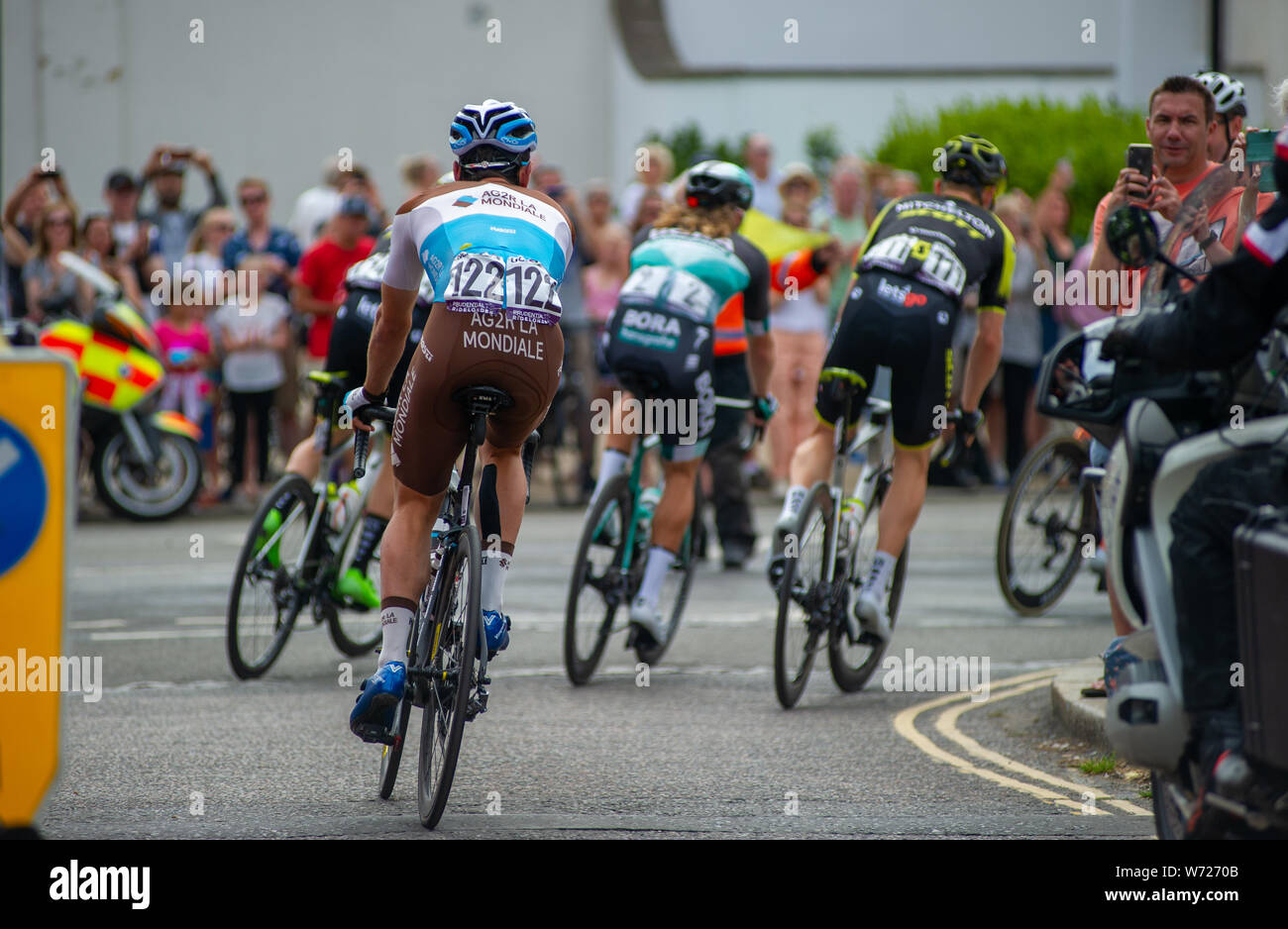 Le Palais de Hampton Court, UK, 4 août 2019. Déploiement de concurrents avenue des Marronniers à Bushy Park près de Hampton Court Palace à Surrey au début de Prudential RideLondon-Surrey Classic. @ David Partridge / Alamy Live News Banque D'Images