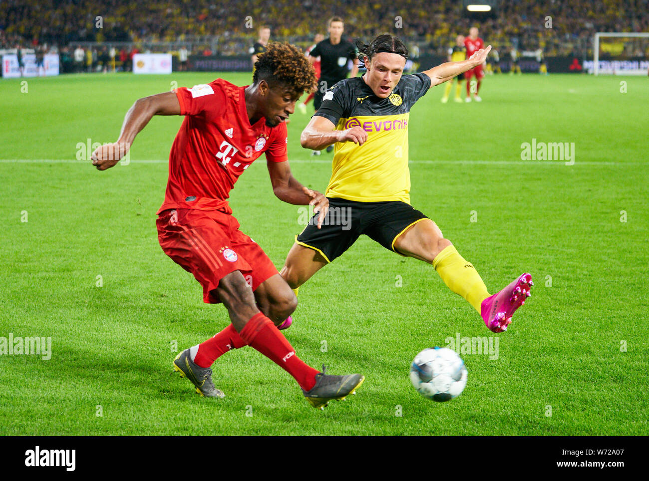 Kingsley COMAN, FCB 29 concurrence pour la balle, s'attaquer, duel, l'en-tête, zweikampf, action, lutte contre Nico SCHULZ, BVB 14 Borussia Dortmund - FC BAYERN MUNICH 2-0 DFL RÈGLEMENT INTERDIT TOUTE UTILISATION DES PHOTOGRAPHIES COMME DES SÉQUENCES D'IMAGES ET/OU QUASI-vidéo. DFL SUPERCUP, final 1. Ligue allemande de football, journée à Dortmund, le 03 août 2019, la saison 2019/2020 © Peter Schatz / Alamy Live News Banque D'Images