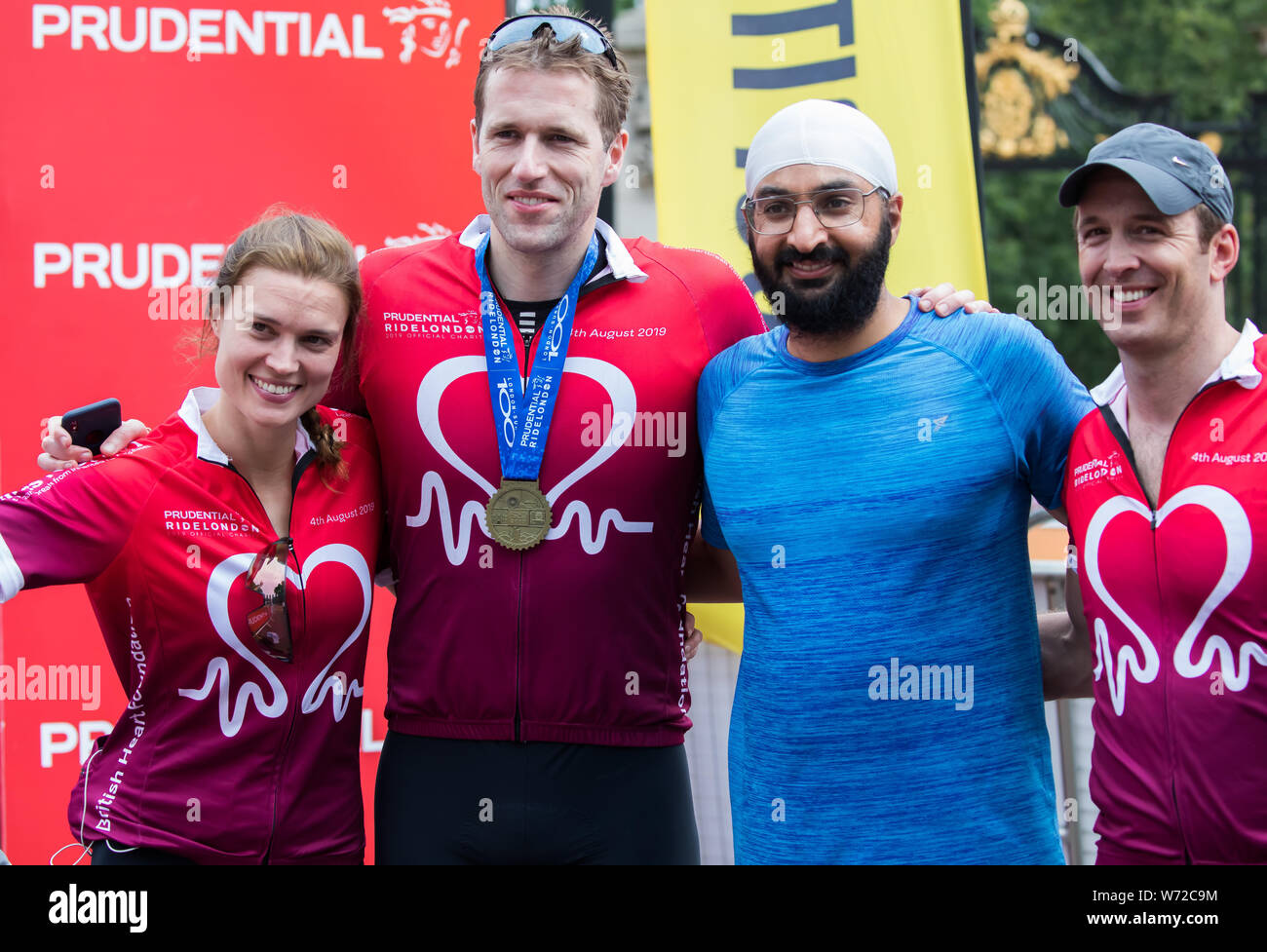 Londres, Royaume-Uni. Le 04 août, 2019. Prudential RideLondon, le plus grand festival de vélo, avec plus de 100 000 personnes à prendre leur vélo sur ce week-end pour profiter des routes sans circulation de Londres et le Surrey. Ils complètent et finir leur balade dans le Mall, Londres. Credit : Keith Larby/Alamy Live News Banque D'Images