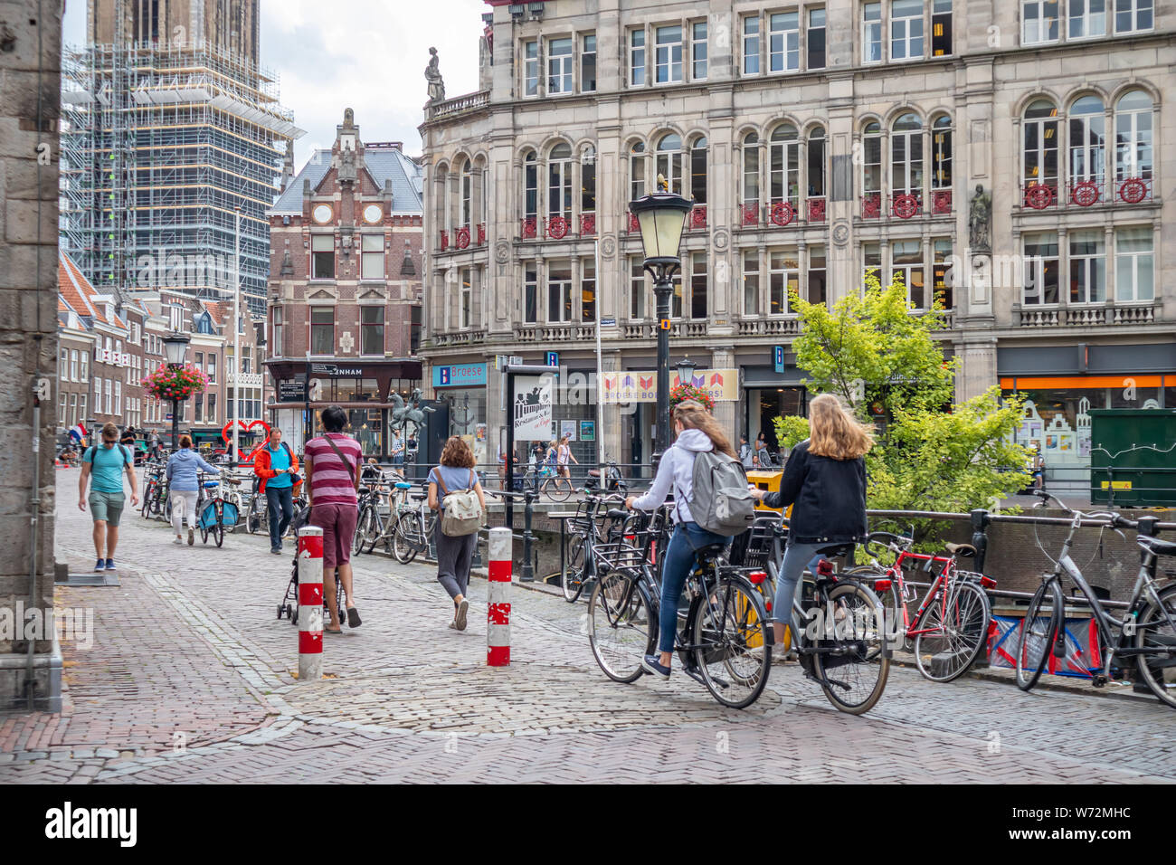 Utrecht aux Pays-Bas. Le 1er juillet 2019. Les vélos dans le centre-ville, journée ensoleillée de printemps Banque D'Images