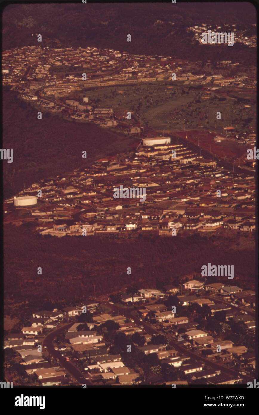 PEARL CITY, SUR LE CÔTÉ OUEST D'Honolulu, EST LA PLUS FORTE CROISSANCE DANS TOUS LES DOMAINE D'Hawaï. L'ADMINISTRATION DE L'ÉTAT VOUDRAIT OAHU Résidents d'envisager de passer aux îles voisines, mais PENDANT CE TEMPS, LA COMMISSION D'AMÉNAGEMENT DU TERRITOIRE, ce zonage ATTENANT LE PLUS APPROPRIÉ POUR LE DÉVELOPPEMENT, COMME DÉSIGNATION URBAINE Banque D'Images