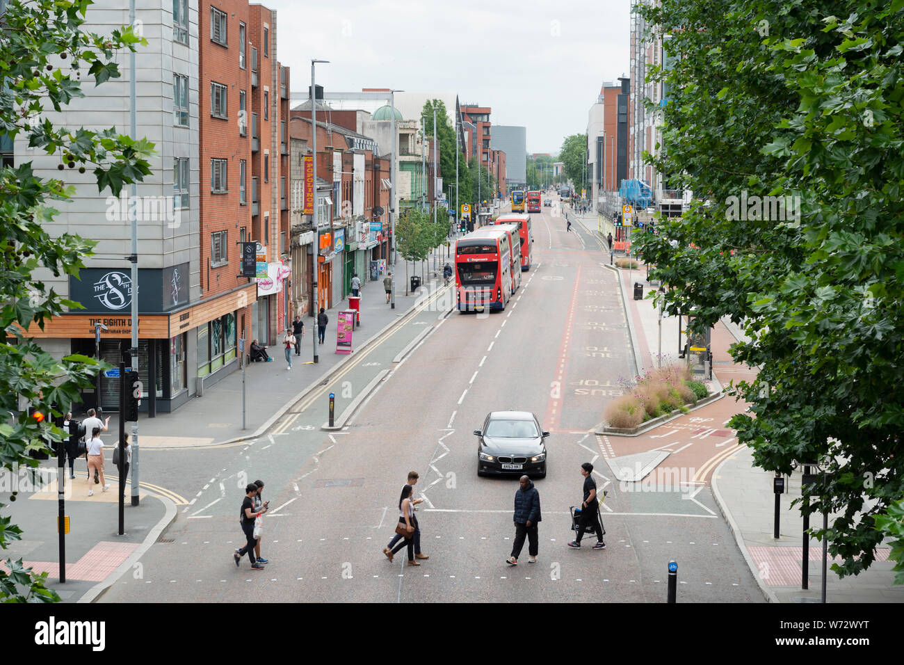 Une vue générale d'Oxford Road à Manchester à la recherche vers le sud à partir d'une position élevée. Banque D'Images