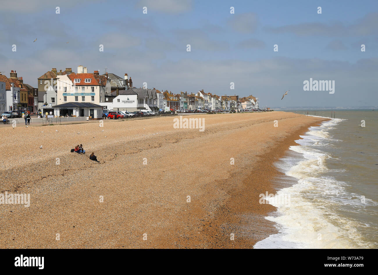 La plage et le front de mer dans jolie affaire, sur la côte est du Kent, en Angleterre, Royaume-Uni Banque D'Images