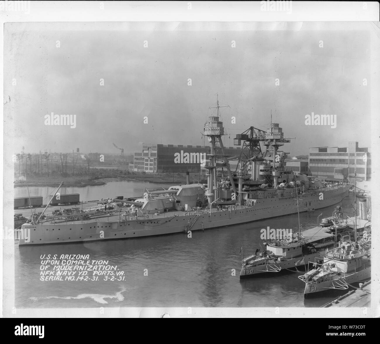 USS Arizona, à l'achèvement de la modernisation, Nfk. Navy Yd. Les ports. VA. N° de série 142-31. 3-2-31. ; quart avant bâbord vue sur le USS Arizona dans le chantier naval de Norfolk à Portsmouth, en Virginie, en mars 1931 à la suite d'une modernisation. Banque D'Images