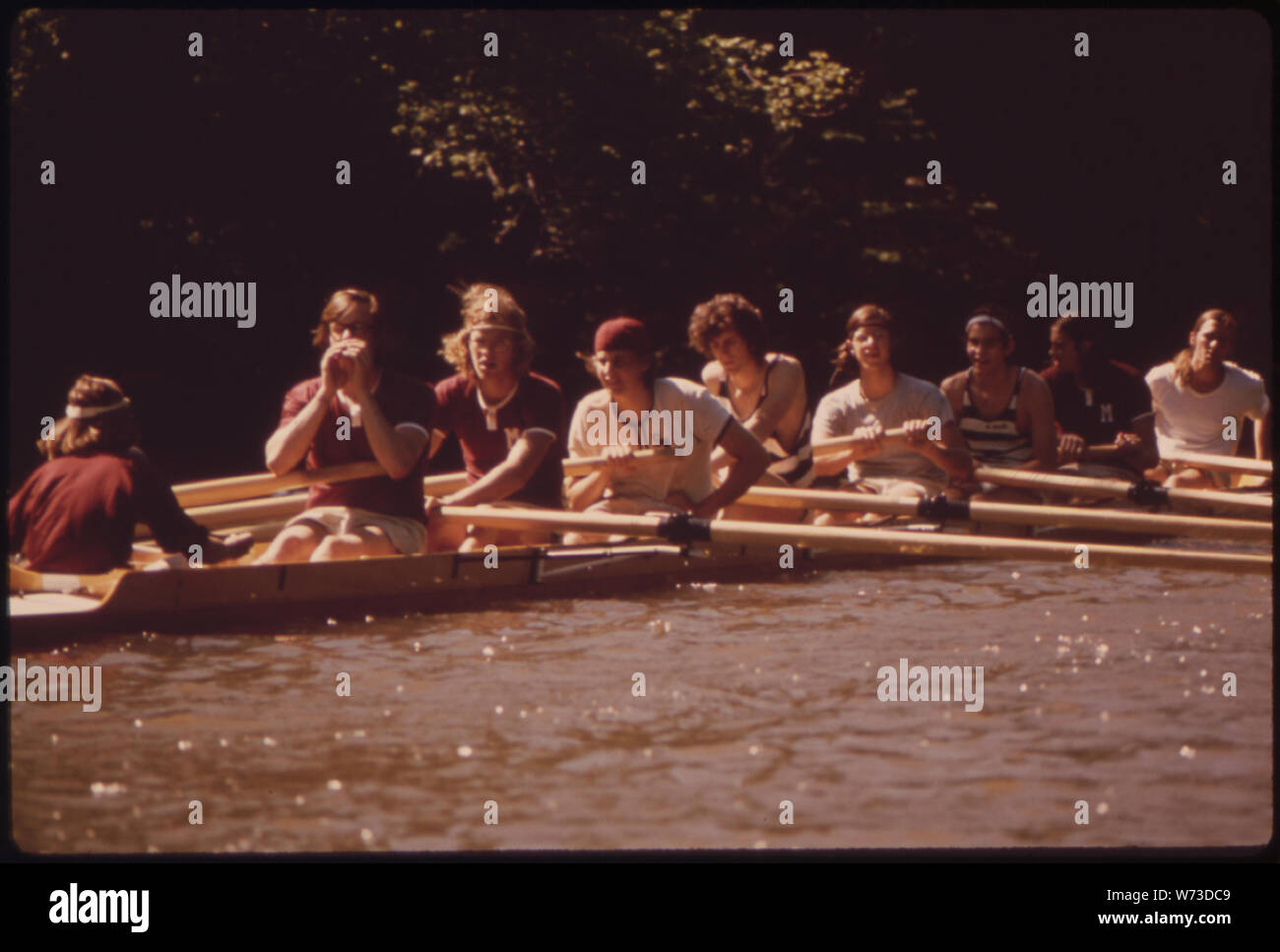 Visite de l'équipage À GROTON SCHOOL SUR LA RIVIÈRE NASHUA. La rivière est tellement polluée ET MALODORANTS POUR QUE L'HOMME DE LA NAVIGATION DE PLAISANCE, AINSI QUE LA PÊCHE ET LA NATATION, NE SONT PLUS POSSIBLES Banque D'Images