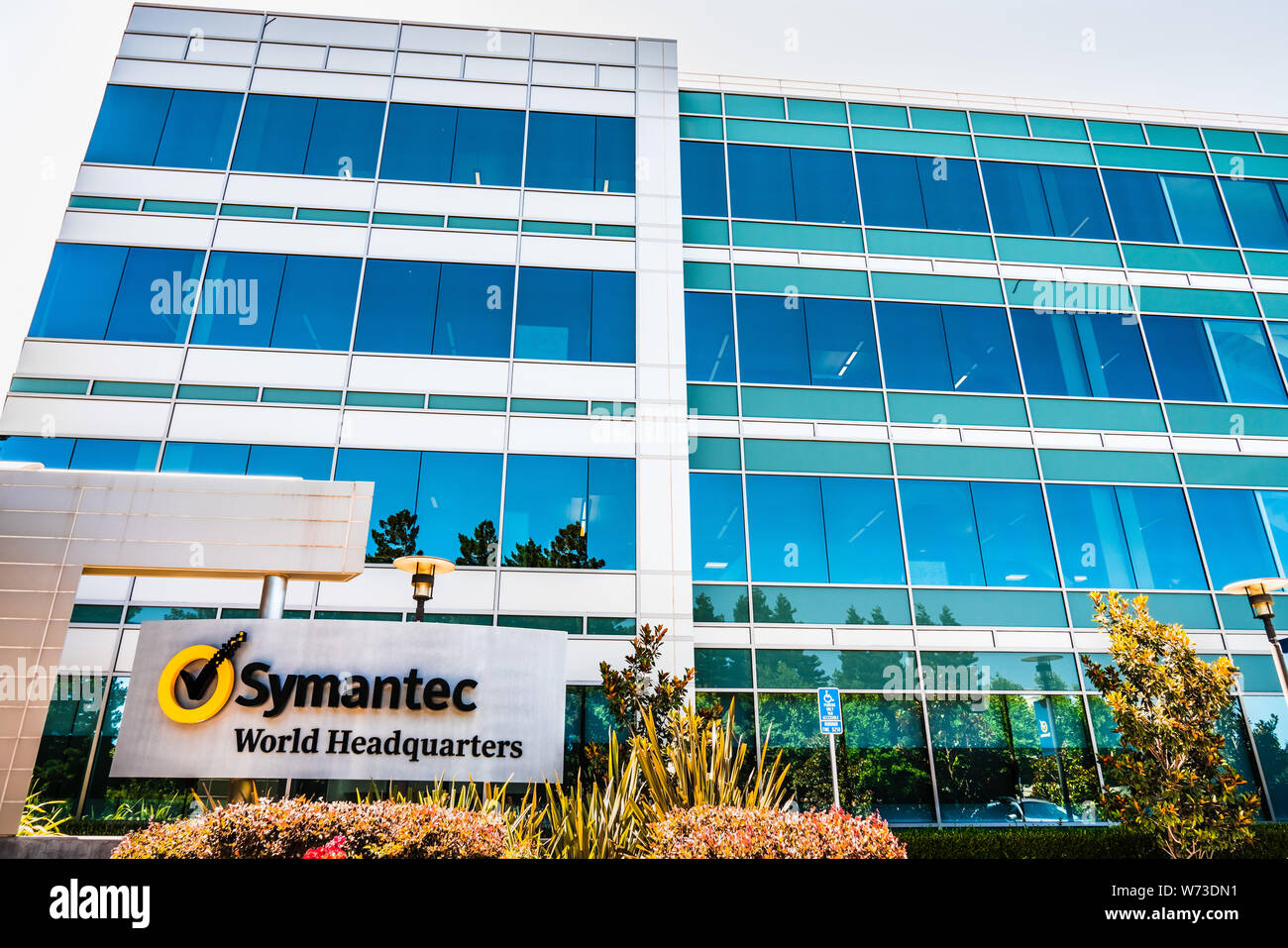 1 août 2019 sur la montagne / CA / USA - Vue extérieure de Symantec Corporation siège social mondial à Silicon Valley, South San Francisco bay area Banque D'Images