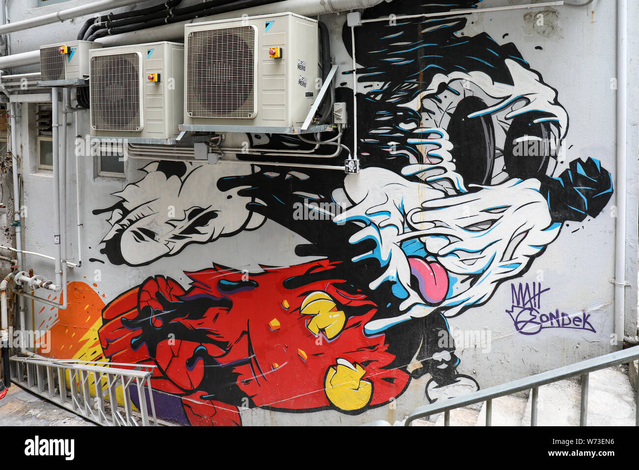 L'icône pop déconstruite sur un mur, à l'oeuvre de Matt Gondek, à Sheung Wan, Hong Kong Banque D'Images