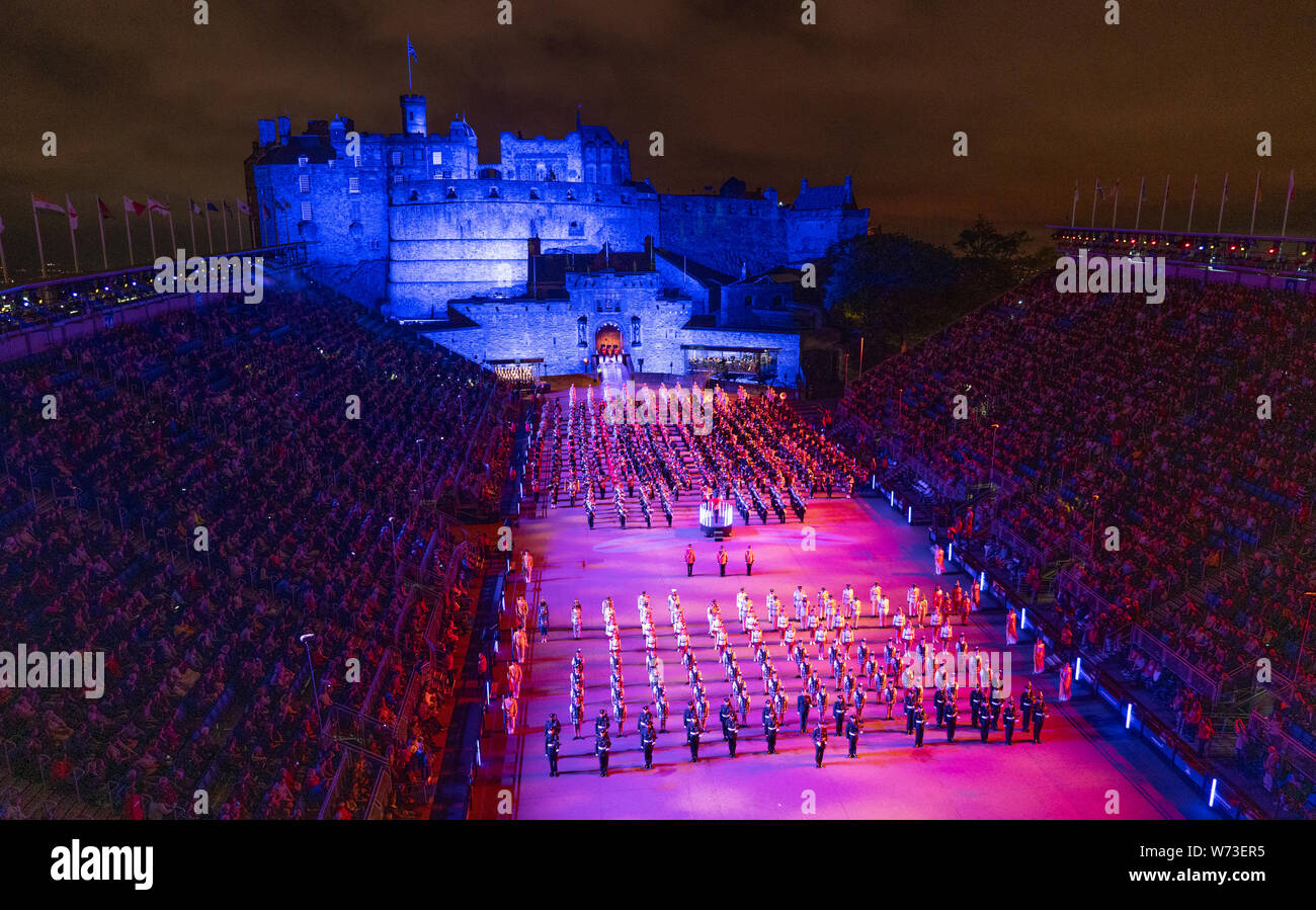 Preview soirée d'ouverture de la 2019 Royal Edinburgh Military Tattoo, effectuée sur l'esplanade au château d'Édimbourg, Écosse, Royaume-Uni Banque D'Images