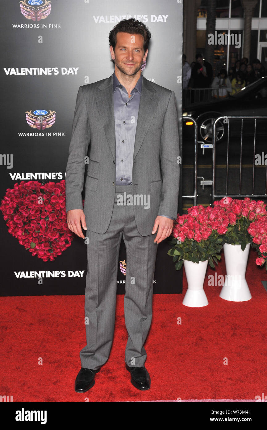 LOS ANGELES, CA. 08 février 2010 : Bradley Cooper à la première mondiale de son nouveau film 'Valentine's Day' au Grauman's Chinese Theatre, à Hollywood. © 2010 Paul Smith / Featureflash Banque D'Images