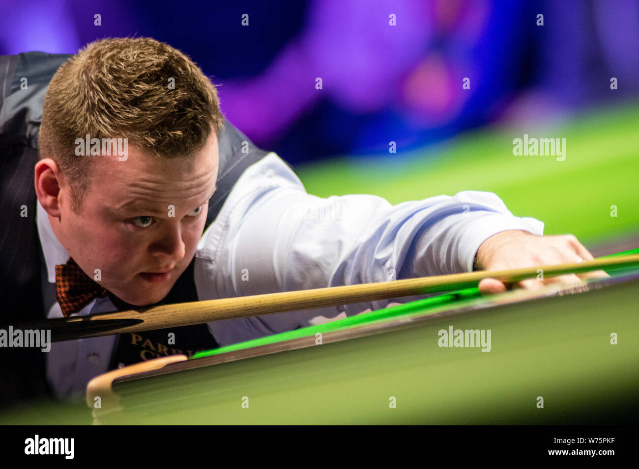 Shaun Murphy de l'Angleterre joue un shot de Ricky Walden de l'Angleterre dans leur quatrième match pendant la Championnat du Royaume-Uni Betway 2017 Tournoi de Billard Banque D'Images