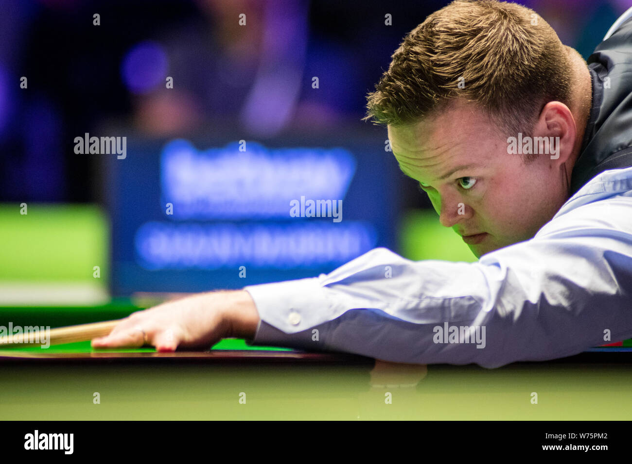 Shaun Murphy de l'Angleterre joue un shot de Ricky Walden de l'Angleterre dans leur quatrième match pendant la Championnat du Royaume-Uni Betway 2017 Tournoi de Billard Banque D'Images