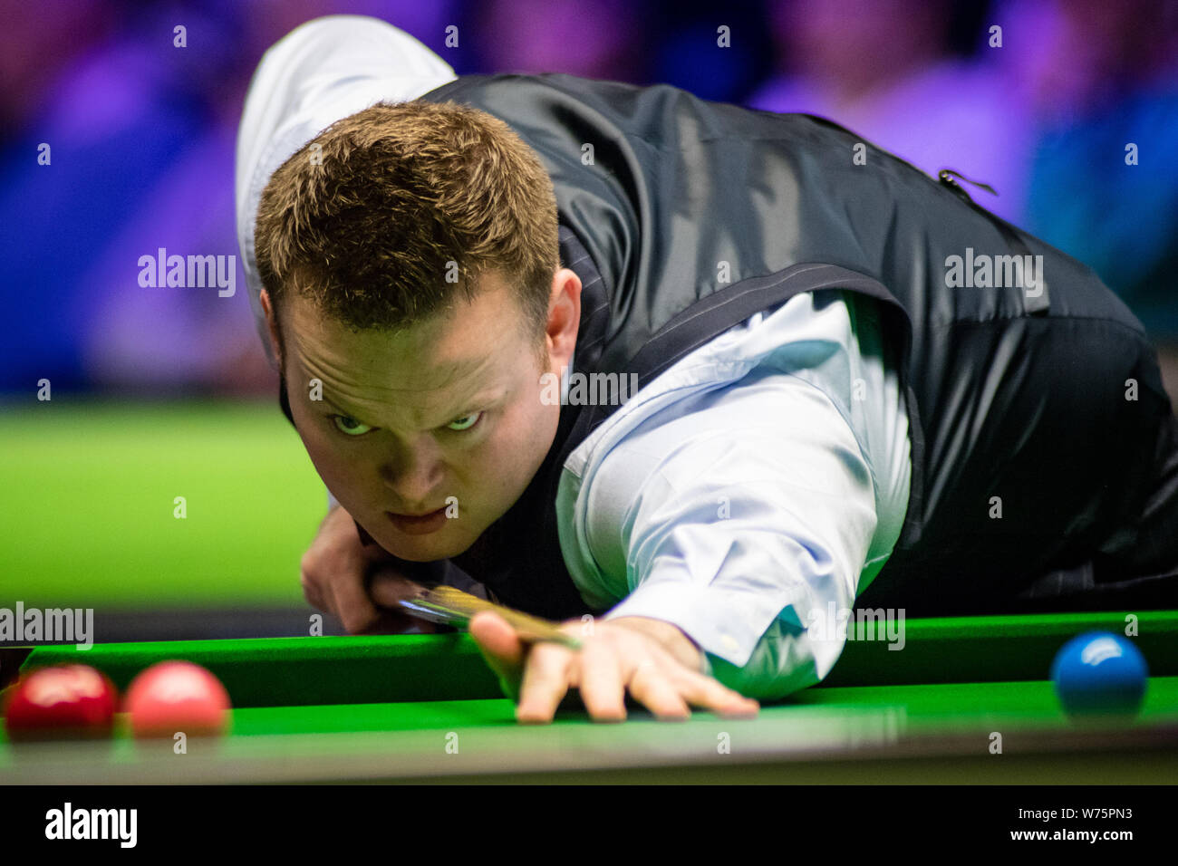 Shaun Murphy de l'Angleterre joue un shot de Ricky Walden de l'Angleterre dans leur quatrième match pendant la Championnat du Royaume-Uni Betway 2017 Tournoi de Billard Banque D'Images