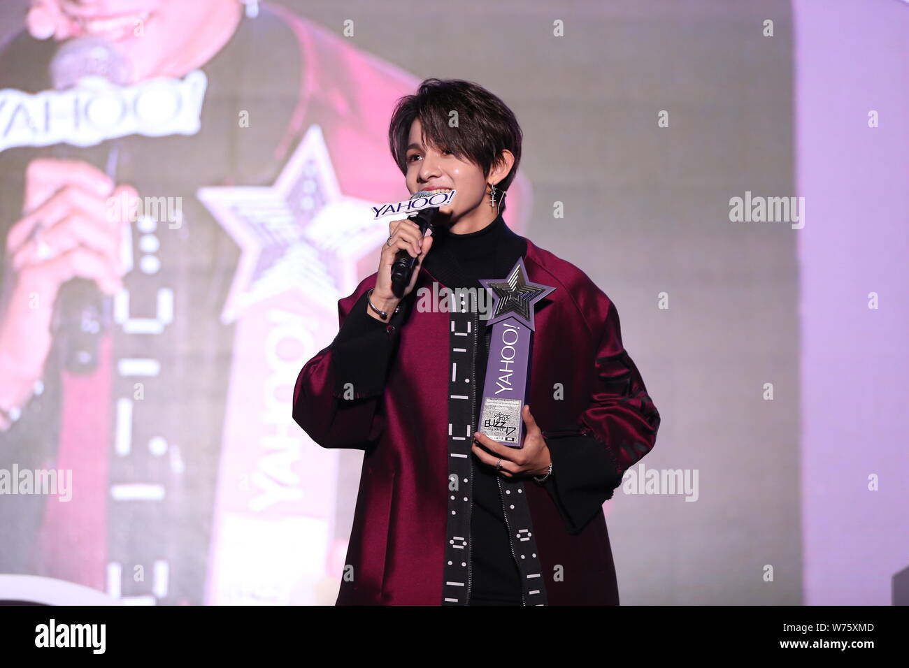 La Corée du sud-d'après la chanteuse américaine Samuel Kim Arredondo, connu sous le nom de Samuel, assiste à la Yahoo Buzz Awards 2017 L'Asie à Hong Kong, Chine, le 7 décembre 2017. Banque D'Images