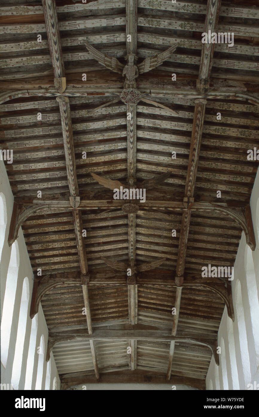 Anges en bois sculpté sur le plafond de l'église Holy Trinity Blythburgh Suffolk, UK. Banque D'Images