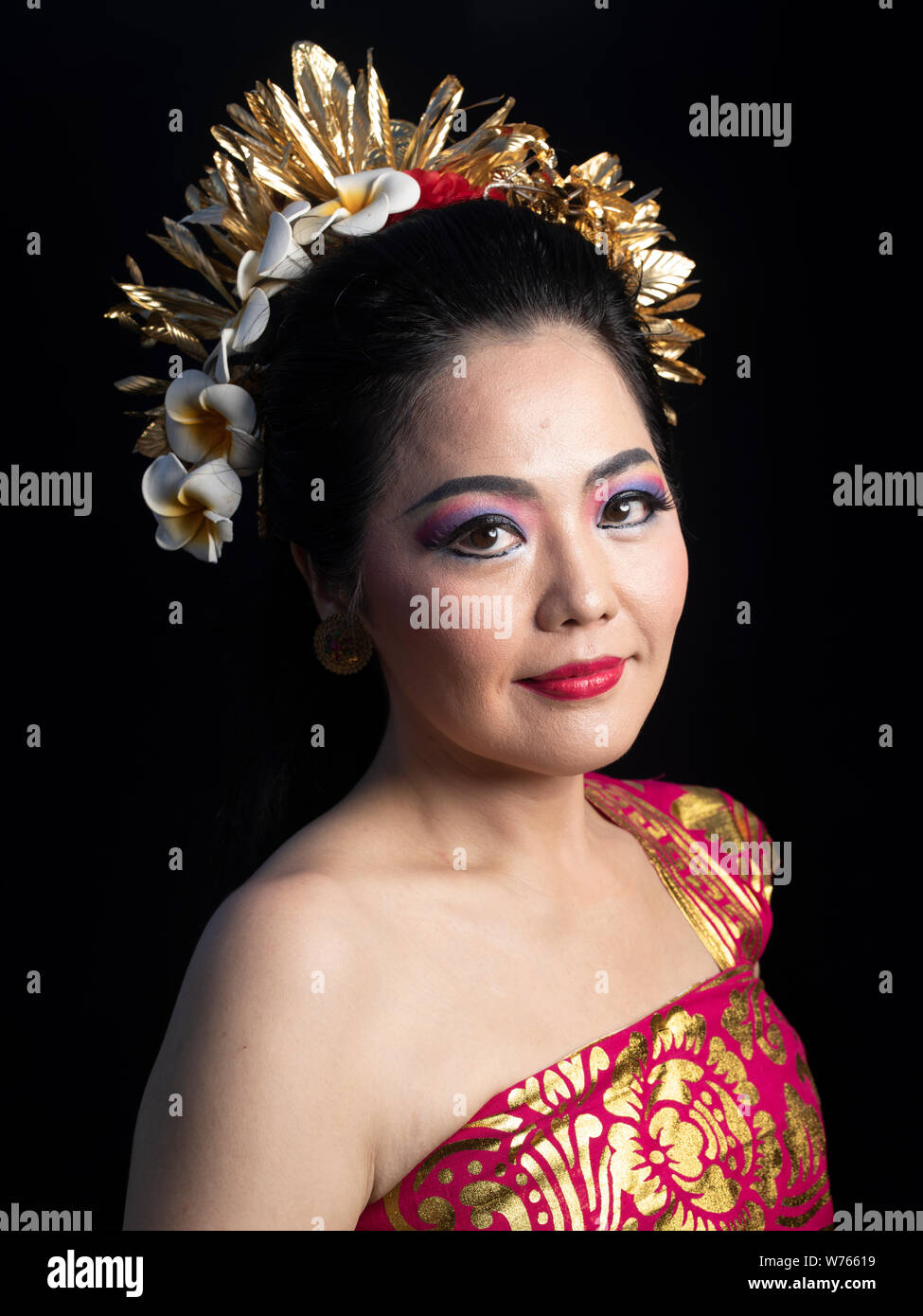 Portrait de danse balinaise et gamelan membre du groupe. La danse et la musique traditionnelles de Bali, Indonésie, Asie du Sud-Est, y compris Legong Barong Danse de bienvenue Banque D'Images
