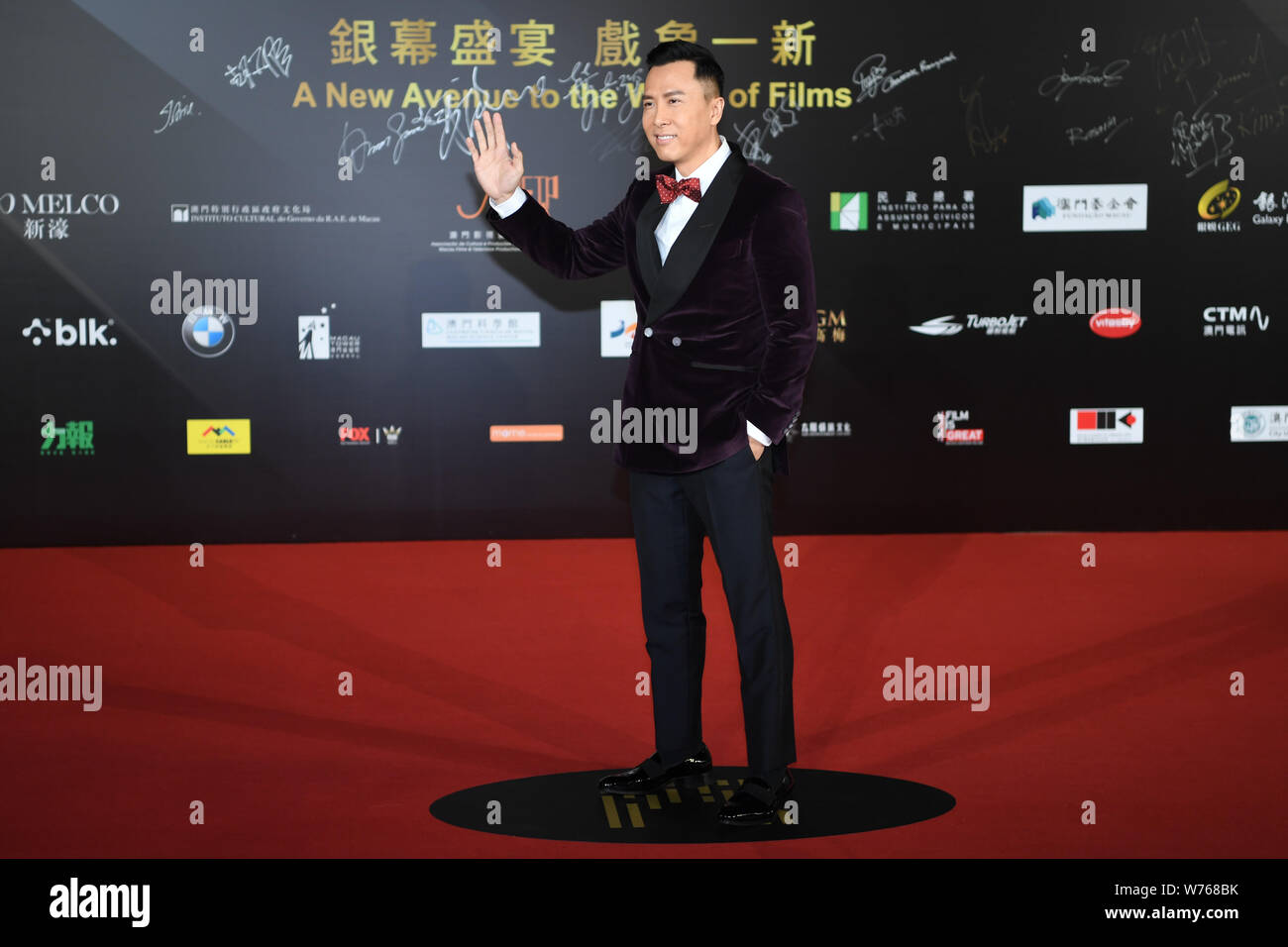 Hong Kong l'acteur Donnie Yen Chi tan-yen ou arrive sur le tapis rouge pour la cérémonie de clôture du 2e Festival International du Film et prix à Macao Banque D'Images