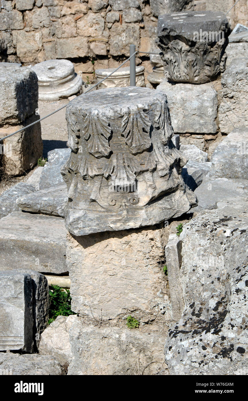 La Grèce. Ancienne Corinthe (polis). Ruines du site archéologique. Région du Péloponnèse. Banque D'Images