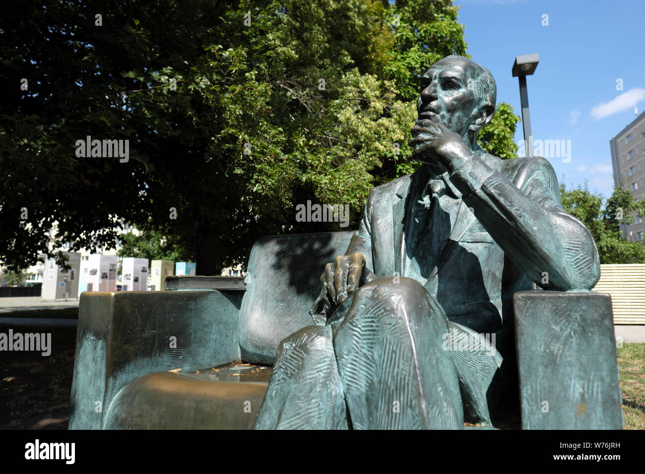 Varsovie, Pologne statue de Jan Karski Jan Kozielewski ( naissance ) a WW2 agent secret de l'armée polonaise de l'intérieur et de guerre de messagerie. Banque D'Images