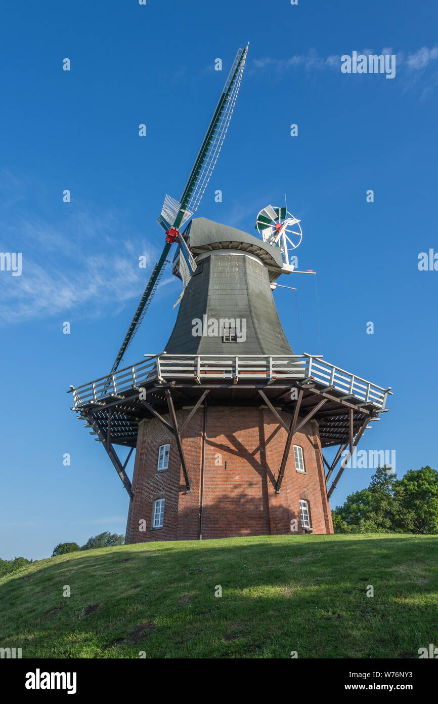 Moulin à vent à Greetsiel, Krummoern, Frise orientale, Basse-Saxe, Allemagne Banque D'Images