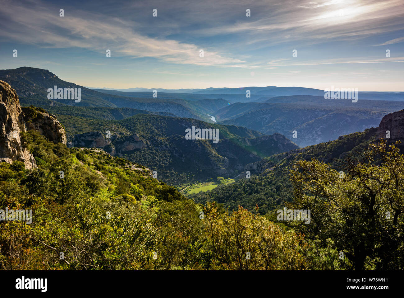 Camino de Santiago, Chemin de Saint Jacques, chemin d'Arles en France : pèlerinage sur un chemin entre Saint-Jean-de-la-Blaquiere et Saint-Guilhem-le-Désert, dans l'un Banque D'Images