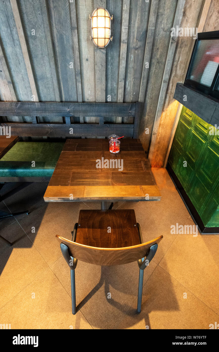 Coin restaurant et des tables, pas de clients Banque D'Images